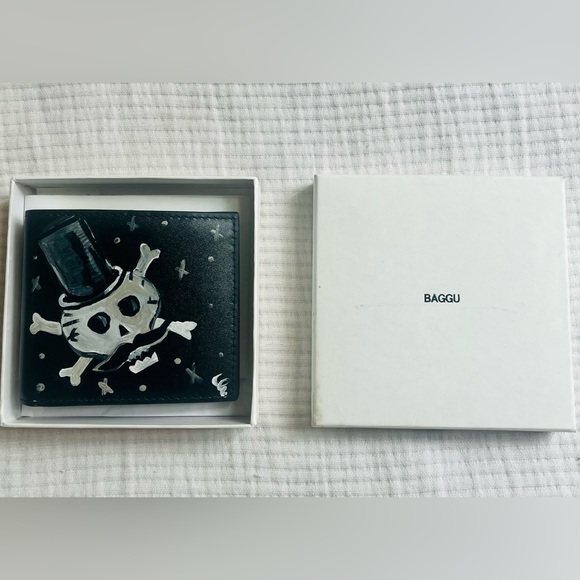 BNWT BAGGU unisex custom black leather wallet- skull -rare - Picture 3 of 4